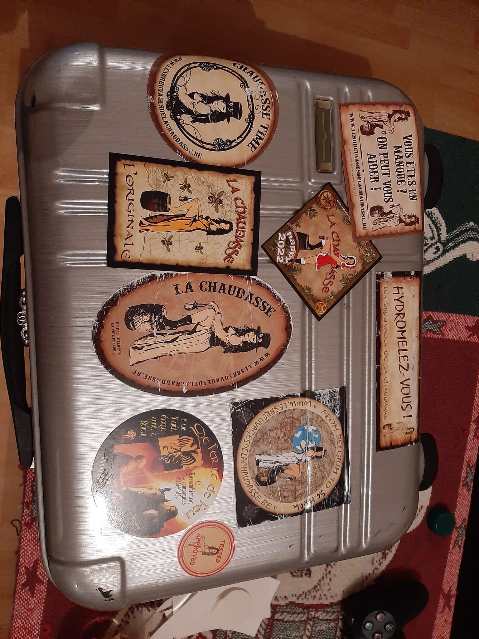 Valise et stickers